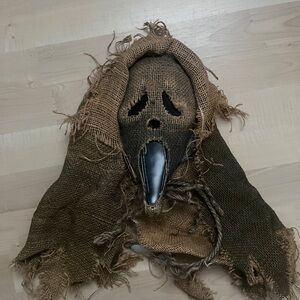 Scream’s Ghostface scarecrow mask